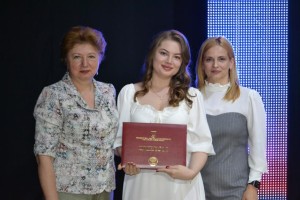 У ВДПУ відбулося вручення дипломів випускникам факультету іноземних мов