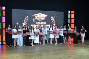 У ВДПУ відбулося вручення дипломів випускникам факультету іноземних мов