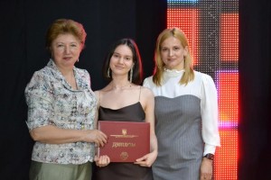 У ВДПУ відбулося вручення дипломів випускникам факультету іноземних мов