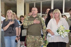 Герой, який надихає: у ВДПУ відкрили меморіальну дошку Артему Іванішину