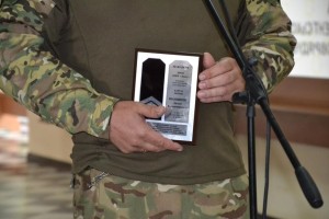Герой, який надихає: у ВДПУ відкрили меморіальну дошку Артему Іванішину