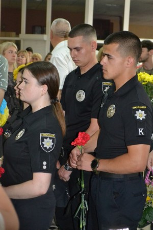 Герой, який надихає: у ВДПУ відкрили меморіальну дошку Артему Іванішину