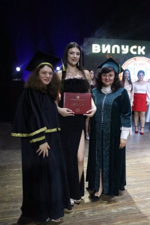 Випускники факультету отримали дипломи бакалаврів