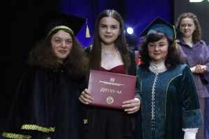 Випускники факультету отримали дипломи бакалаврів