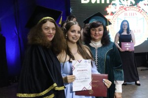 Випускники факультету отримали дипломи бакалаврів