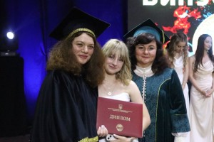 Випускники факультету отримали дипломи бакалаврів