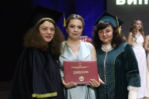 Випускники факультету отримали дипломи бакалаврів