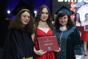 Випускники факультету отримали дипломи бакалаврів