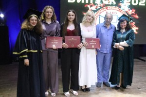 Випускники факультету отримали дипломи бакалаврів