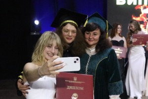 Випускники факультету отримали дипломи бакалаврів