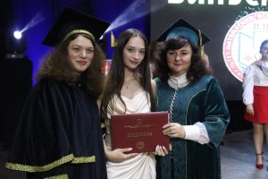 Випускники факультету отримали дипломи бакалаврів