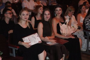 Випускники факультету отримали дипломи бакалаврів