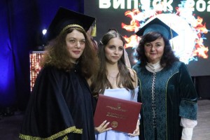Випускники факультету отримали дипломи бакалаврів